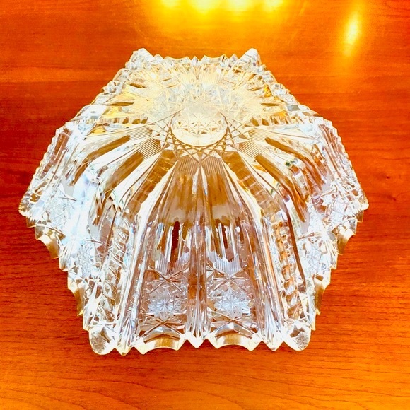 Hexagon shaped shiny cut-to-clear glass deep center piece fruit bowl candy bowl - Picture 5 of 6